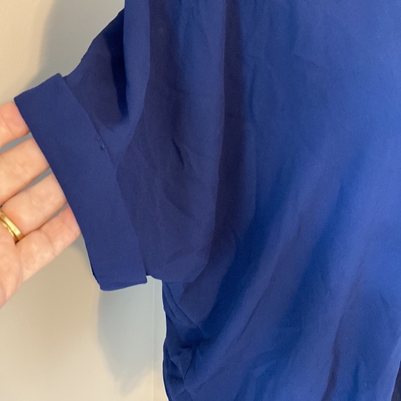 Lush Navy Blue size small ladies top, soft sheer material. EUC no defects - Picture 2 of 8